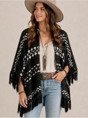 STUDIO S SHAWL / PONCHO SWEATER - EUC - ONE SIZE - SOFT, COZY AND VERSATILE